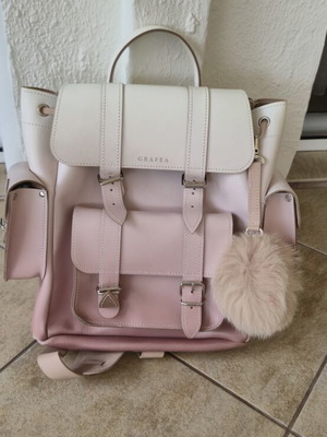 Grafea backpack σαν καινούργιο σε baby pink αποχρώσεις με fluffy pom pom