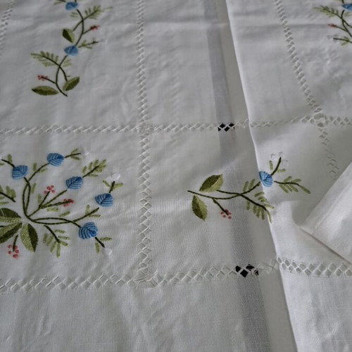 Hand-embroidered white tablecloth with blue flowers 170×220 and 8 napkins new