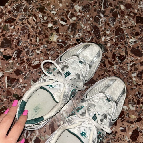 New Balance athletic shoes like new, white and green, size 44