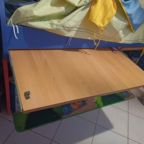 Loft bunk bed with 2 built-in desks and castle curtain