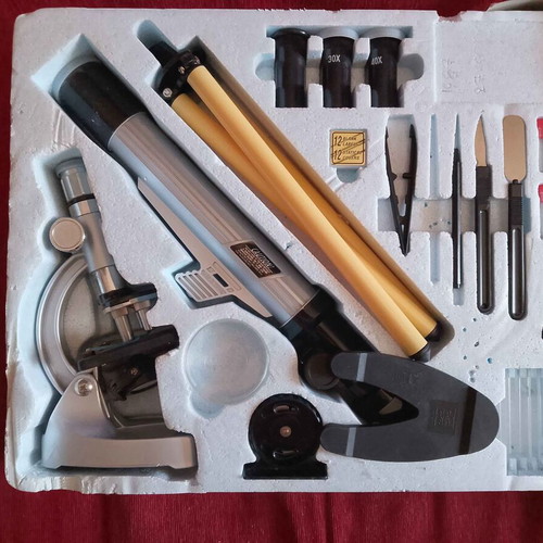 Microscope and Telescope Set 1990-95 like new, collectible