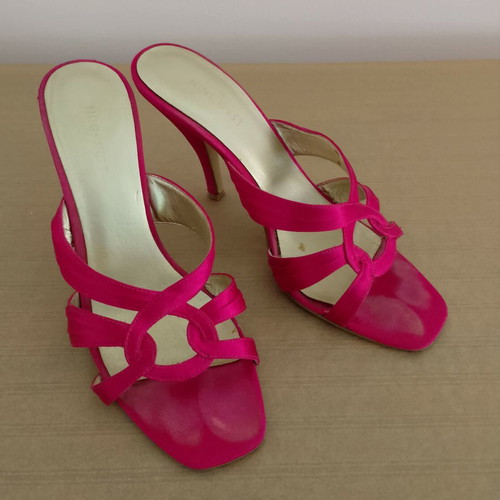 Nine West mule fuchsia satin like new, size 38, 8 cm heel