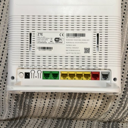 Vodafone router like new with cables