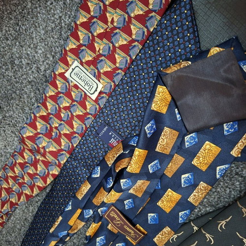 Branded men's ties like new, pack of 13 pieces