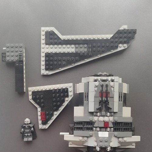 LEGO 9500 Star Wars Sith Fury-Class Interceptor, missing parts and 2 figures