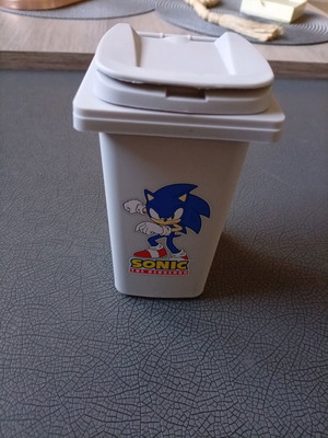 Sonic office trash bin new