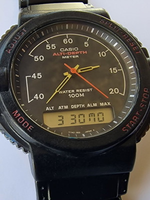 Casio ARW-320 Alti-Depth Meter WR 10 Bar watch like new
