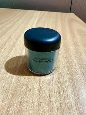 Mac pigment in Teal shade like new