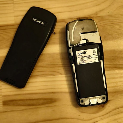 Nokia 3210 mobile phone with charger