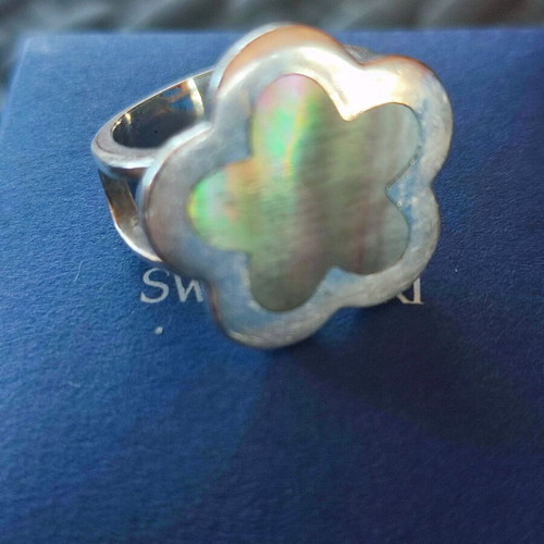 Silver 925 modern ring with enamel flower shape like new