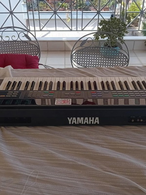 Yamaha DSR-1000 vintage synthesizer keyboard like new