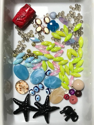 Микс мъниста много бройки като нови, акрилни и други