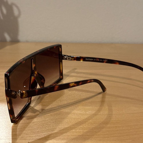 Tortoise sunglasses like new