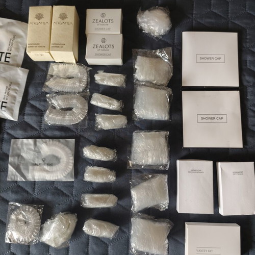 Shower Cap and Vanity Kit set new, pack of 35 and 2
