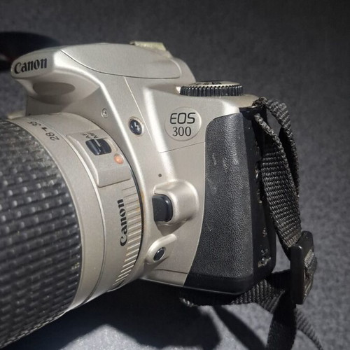Canon EOS 300 Analog Camera like new with 28-90mm Lens and Sunpak Flash