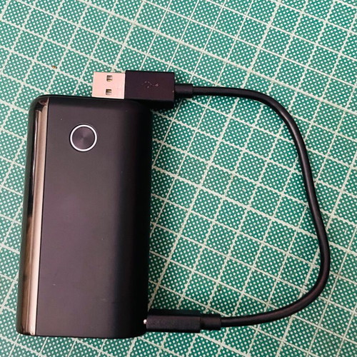 Glo Hyper tobacco heating device used with charging cable