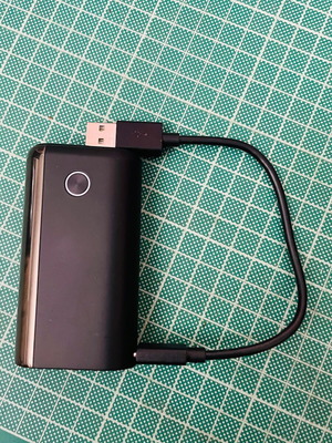 Glo Hyper tobacco heating device used with charging cable