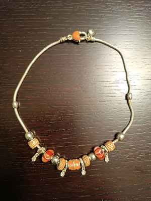 Κολιέ με charms σαν καινούργιο, μήκος 45cm, πορτοκαλί και ασημί