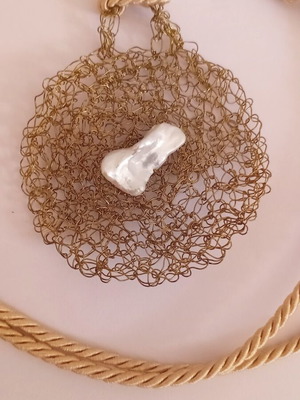 Handmade pendant with wire crochet and baroque pearl, like new, gold tone