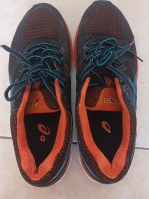 Παπούτσια αθλητικά Asics μεταχειρισμένα, μέγεθος 41.5, μαύρο και πορτοκαλί