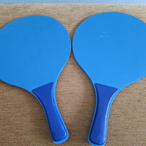 Beach rackets like new, set of 2, 38 cm wooden
