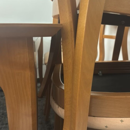 Dining set with 6 chairs like new