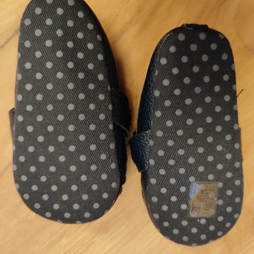 2 pairs of baby shoes size 17, new