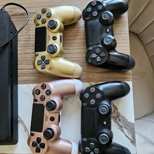 Sony Playstation 4 Slim 500GB like new with 4 controllers and Overcooked gift