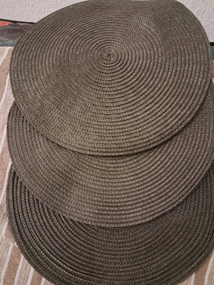 Placemats used, pack of 3 round