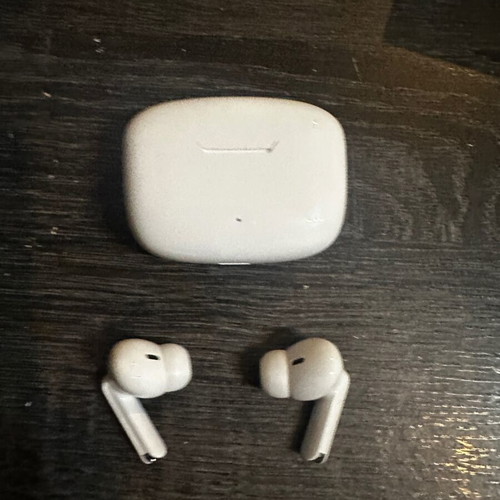 Y113 TWS Mini Wireless Earbuds new with charging case