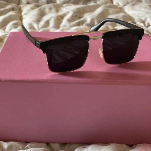 Black sunglasses like new with black frame