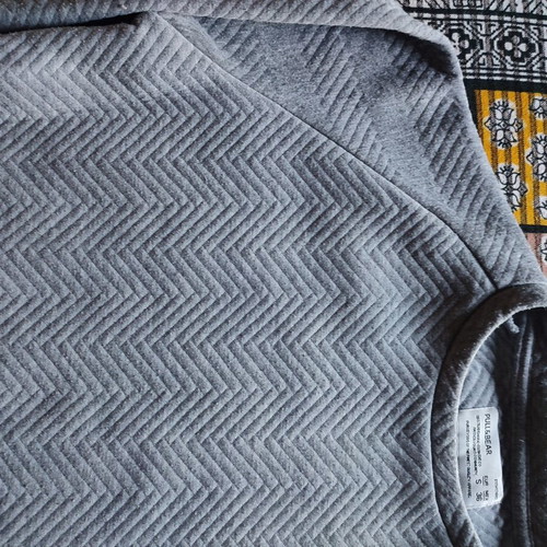 Pull & Bear men's grey sweatshirt with embossed quilted chevron design