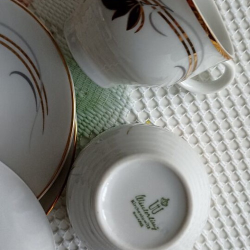 Vintage coffee cups set 6 cups and 4 saucers like new