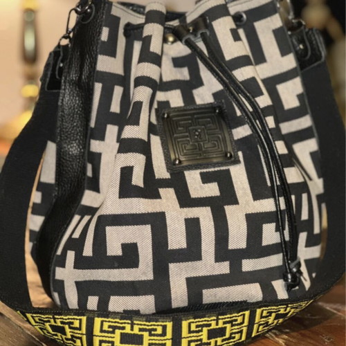 Āmes bucket bag like new, black beige