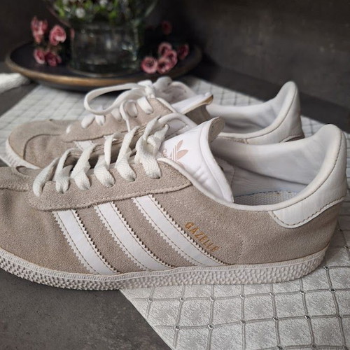 Adidas Originals Gazelle J Sneakers size 38 beige white like new