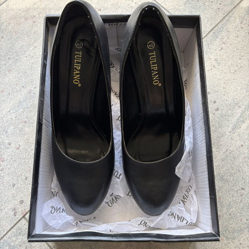 Tulipano black pumps size 40, slightly used