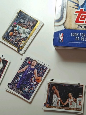 NBA Topps 2025-2026 lot of 50 base cards like new
