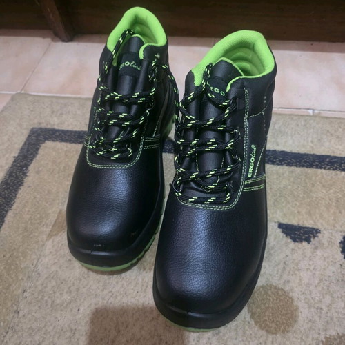 Work boots new size 39 black with green details