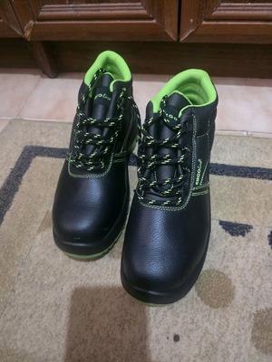 Work boots new size 39 black with green details