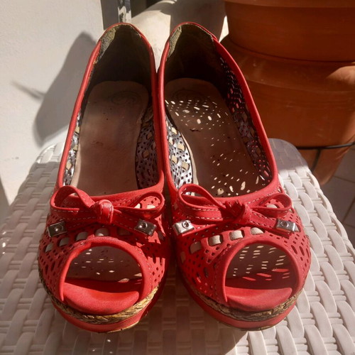 Safe Step coral platform shoes lightly used, size 38