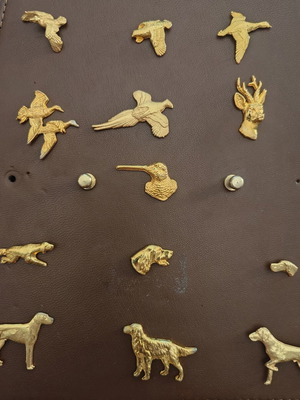 Hunting-themed lapel and tie pins new