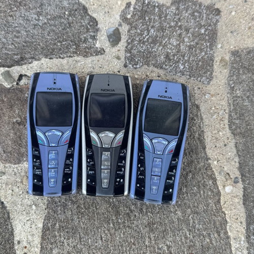 Nokia 7250i phones like new, set of 3 with original charger