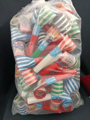 Σφυρίχτρες φρου φρου δεκαετίας 80 σαν καινούργιες, πακέτο 50 τεμαχίων με Στρουμφάκια