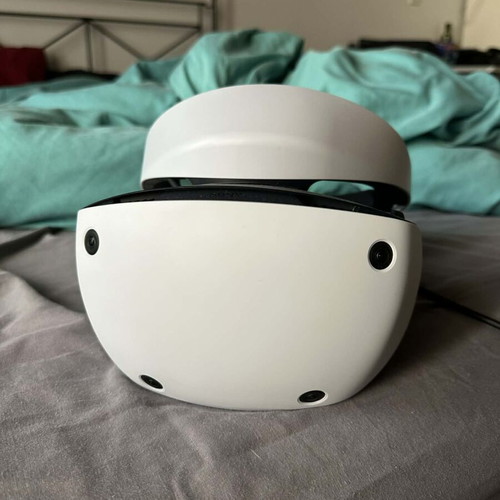 Sony PlayStation VR 2 new with 2 controllers and headphones