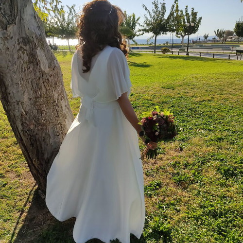 Wedding dress like new with crystals and white bolero