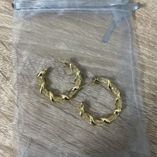 Gold earrings like new