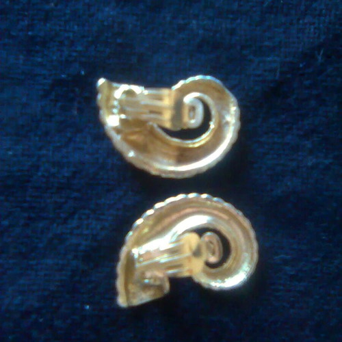 Necklace and earrings like new gold-colored
