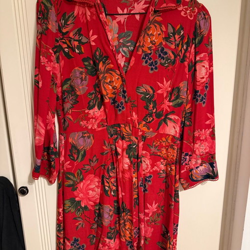 Dress with floral pattern and long sleeves like new, size XS