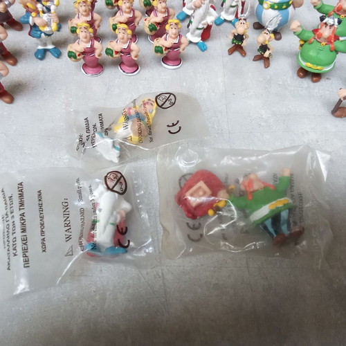 Mini Asterix, Obelix, Panoramix, Majestix figures used, pack of 28 from 1990s