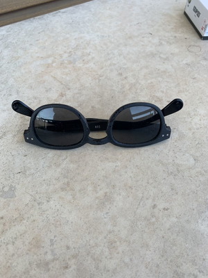 Izipizi sunglasses used, black, lightweight and stylish